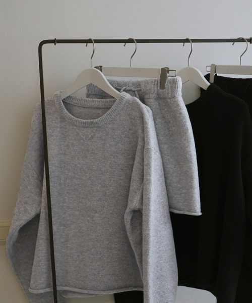 オーバーサイズクルーネックニットトップス＆ニットショートパンツ