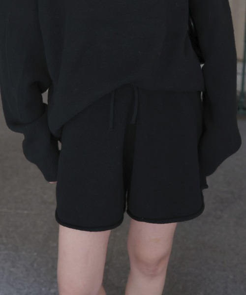 オーバーサイズクルーネックニットトップス＆ニットショートパンツ