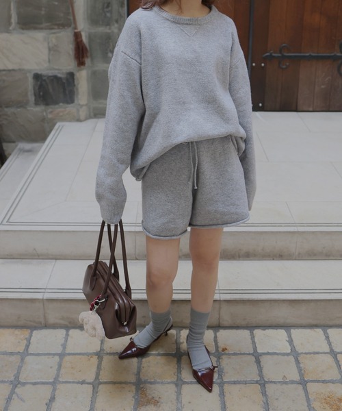 オーバーサイズクルーネックニットトップス＆ニットショートパンツ