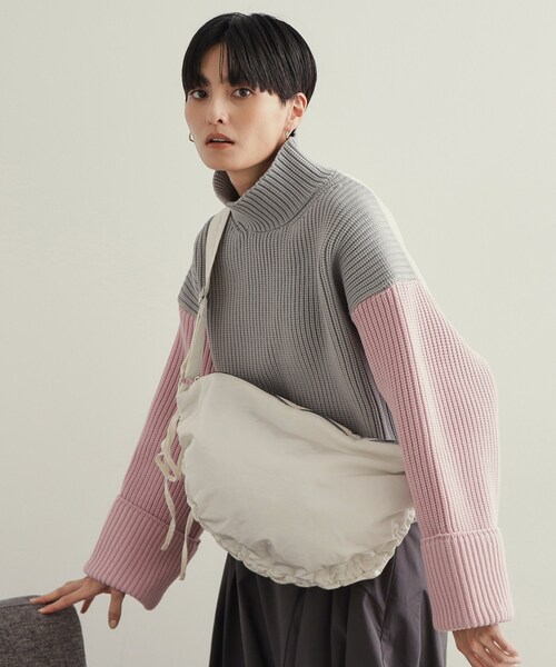 OPAQUE.CLIP（オペークドットクリップ）の「【2WAY／軽量】サイドドロストムーンミドルショルダー（ショルダーバッグ・レディース・ブラック/アイボリー/チャコールグレー・00）」の19枚目の写真