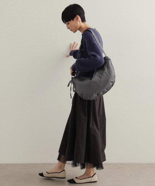 OPAQUE.CLIP（オペークドットクリップ）の「【2WAY／軽量】サイドドロストムーンミドルショルダー（ショルダーバッグ・レディース・ブラック/アイボリー/チャコールグレー・00）」の14枚目の写真