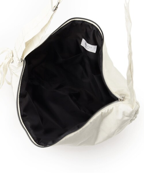 OPAQUE.CLIP（オペークドットクリップ）の「【2WAY／軽量】サイドドロストムーンミドルショルダー（ショルダーバッグ・レディース・ブラック/アイボリー/チャコールグレー・00）」の6枚目の写真