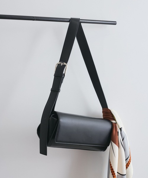 VIS（ビス）の「【軽量】横長ショルダーボディバッグ（ショルダーバッグ・レディース・ブラック/シルバー・FREE）」の2枚目の写真