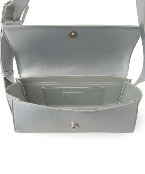 VIS（ビス）の「【軽量】横長ショルダーボディバッグ（ショルダーバッグ・レディース・ブラック/シルバー・FREE）」の16枚目の写真