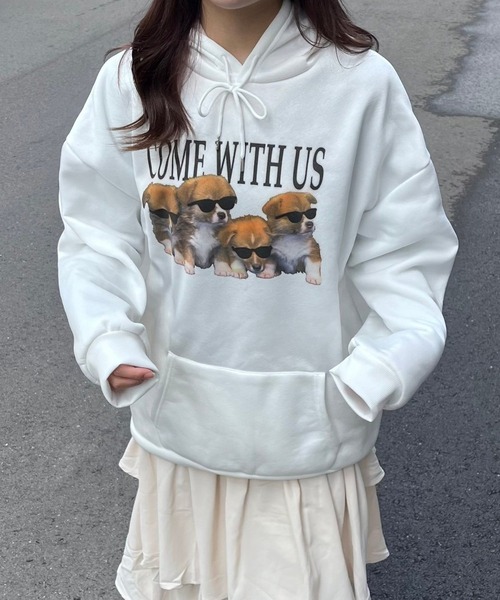 merrylatte(メリーラテ)の「サングラスDOGパーカー(パーカー・レディース・ホワイト・X-LARGE)」の1枚目の写真