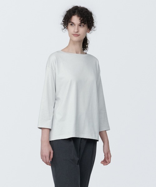 無印良品(ムジルシリョウヒン)の「婦人 天竺編みボートネック七分袖Tシャツ(Tシャツ/カットソー・レディース・ブラック/スモークピンク/ホワイト/ライトグレー/ダークグレー/スモーキーグリーン系/ブルー系・XS/XL/L/M/S)」の3枚目の写真