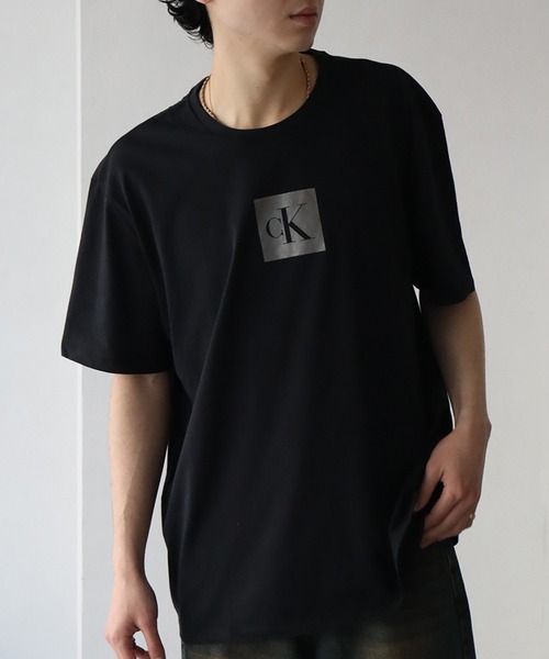 新作セール カルバンクライン ロゴTシャツ Calvin Klein (カルバンクライン) ロゴプリント クルーネック