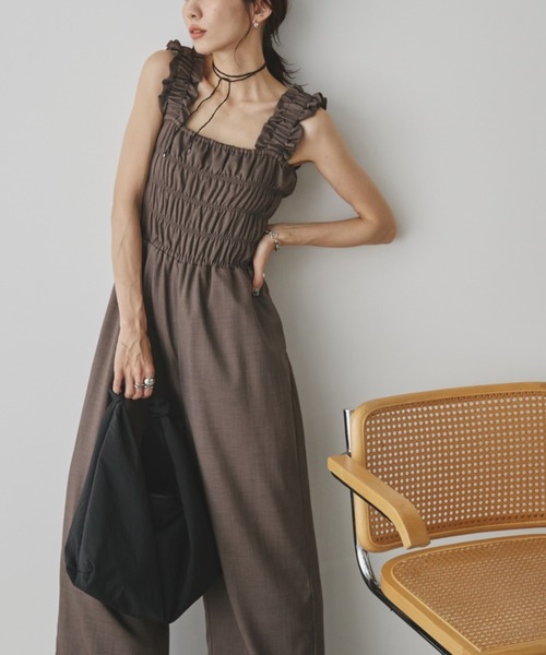 Auntie Rosa Holiday(アンティローザホリデー)の「シャーリングサロペット(サロペット/オーバーオール・レディース・ブラック/ブラウン・FREE)」の2枚目の写真