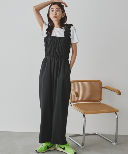 Auntie Rosa Holiday(アンティローザホリデー)の「シャーリングサロペット(サロペット/オーバーオール・レディース・ブラック/ブラウン・FREE)」の4枚目の写真