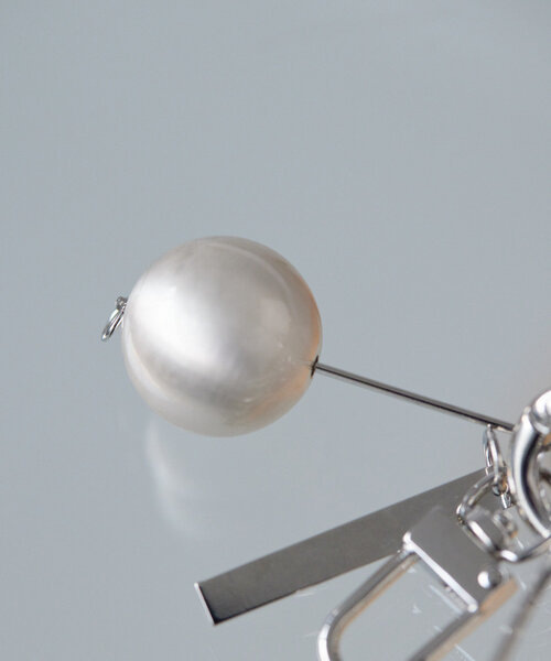 ear PAPILLONNER(イアパピヨネ)の「キーチャーム&ネックストラップ(チャーム・レディース・ブラック・FREE)」の7枚目の写真