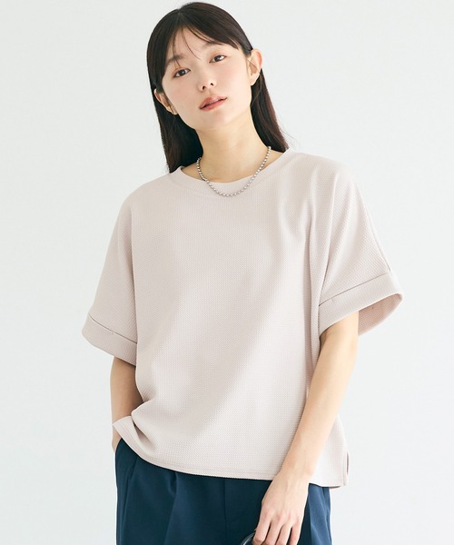 coca(coca)(コカ)の「\再入荷/ エンボスコンパクトトップス(Tシャツ/カットソー・レディース・ブラック/ライトベージュ/ダークブルー・S/M/L)」の1枚目の写真