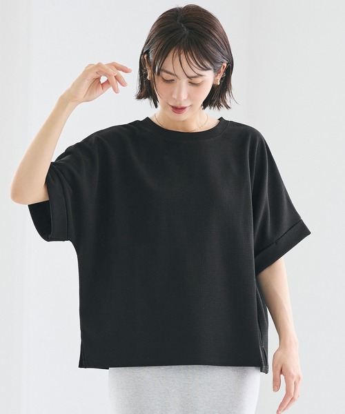 coca(coca)(コカ)の「\再入荷/ エンボスコンパクトトップス(Tシャツ/カットソー・レディース・ブラック/ライトベージュ/ダークブルー・S/M/L)」の2枚目の写真