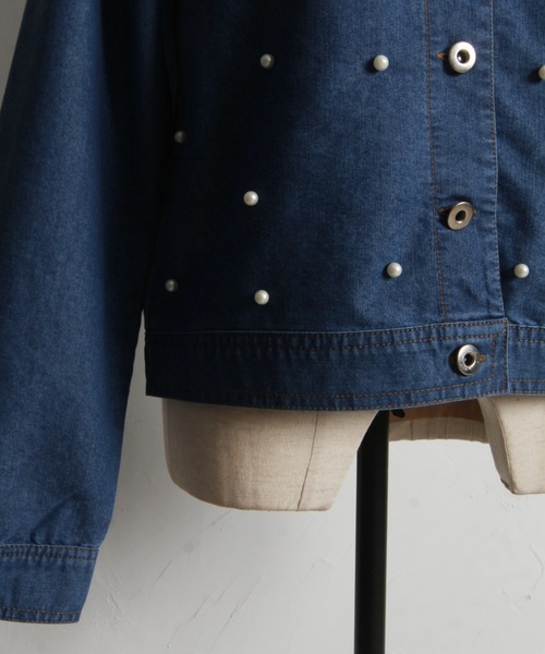 tocco closet（トッコ　クローゼット）の「【ZOZO限定】フリンジネック×パールライトデニムジャケット（デニムジャケット・レディース・ブルー/アイボリー/ライトブルー・M）」の12枚目の写真
