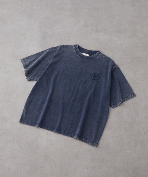 EMMA CLOTHES(エマクローズ)の「ヴィンテージ加工 ピグメント エンボスプリント半袖Tシャツ(Tシャツ/カットソー・メンズ・グレー/ブラック/ネイビー・M/L)」の9枚目の写真