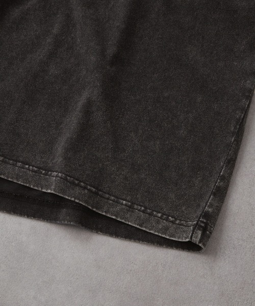 EMMA CLOTHES(エマクローズ)の「ヴィンテージ加工 ピグメント エンボスプリント半袖Tシャツ(Tシャツ/カットソー・メンズ・グレー/ブラック/ネイビー・M/L)」の17枚目の写真