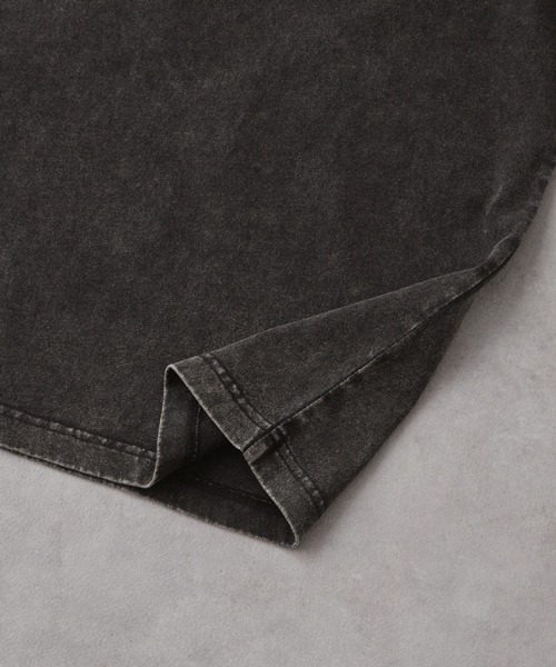 EMMA CLOTHES(エマクローズ)の「ヴィンテージ加工 ピグメント エンボスプリント半袖Tシャツ(Tシャツ/カットソー・メンズ・グレー/ブラック/ネイビー・M/L)」の18枚目の写真