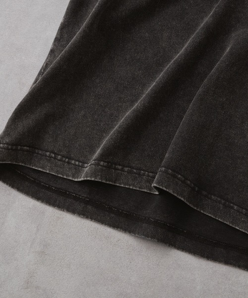 EMMA CLOTHES(エマクローズ)の「ヴィンテージ加工 ピグメント エンボスプリント半袖Tシャツ(Tシャツ/カットソー・メンズ・グレー/ブラック/ネイビー・M/L)」の19枚目の写真