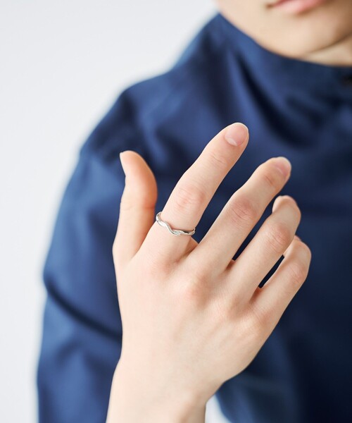 ete（エテ）の「[シェア] リップル リング（リング・メンズ・プラチナム・11号/9号/13号/17号/19号/15号/21号）」の4枚目の写真