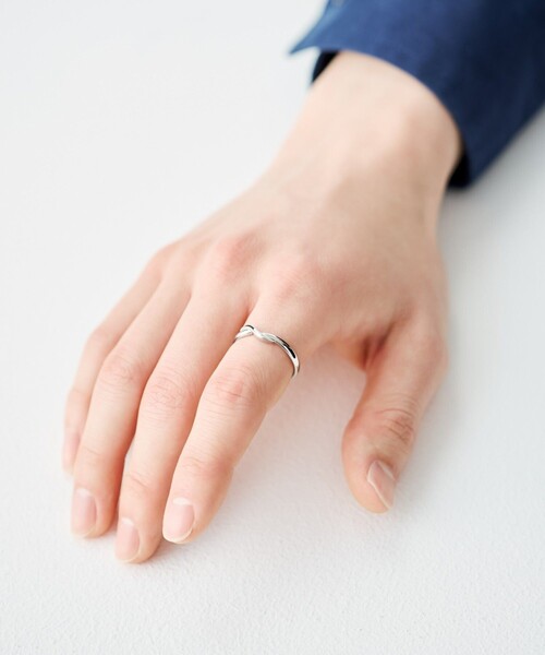 ete（エテ）の「[シェア] リップル リング（リング・メンズ・プラチナム・11号/9号/13号/17号/19号/15号/21号）」の5枚目の写真