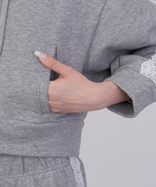 RAY CASSIN（レイカズン）の「【セットアップ対応】ピグメントレース付きパーカー（パーカー・レディース・ブラック/グレー/ピンク・FREE）」の6枚目の写真