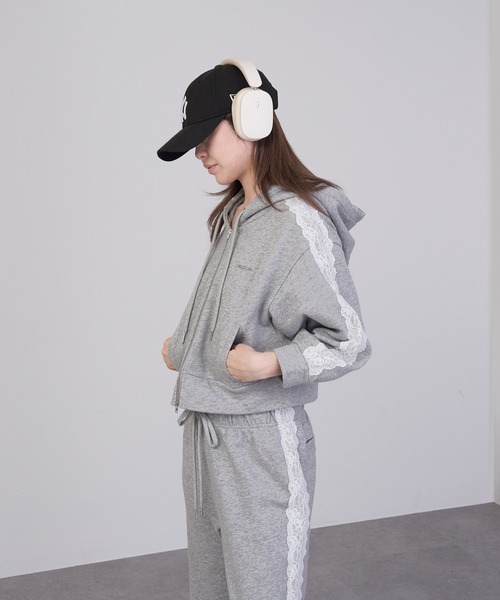 RAY CASSIN（レイカズン）の「【セットアップ対応】ピグメントレース付きパーカー（パーカー・レディース・ブラック/グレー/ピンク・FREE）」の19枚目の写真