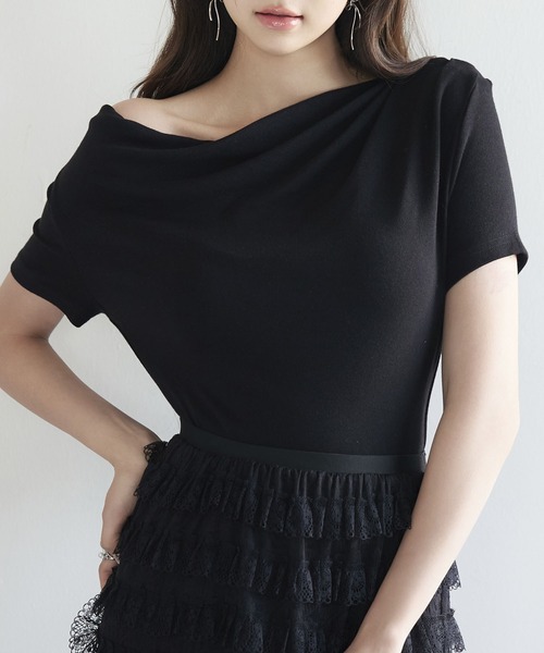 SAISON DE PAPILLON(セゾンドパピヨン)の「ドレープネックアシンメトリーカットソー【ZOZOTOWN限定アイテム】(Tシャツ/カットソー・レディース・チャコール/ホワイト/ブラック/グレー・フリー)」の1枚目の写真