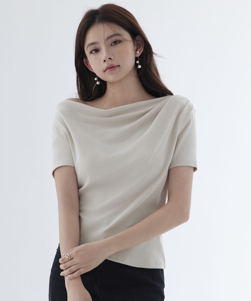 SAISON DE PAPILLON(セゾンドパピヨン)の「ドレープネックアシンメトリーカットソー【ZOZOTOWN限定アイテム】(Tシャツ/カットソー・レディース・チャコール/ホワイト/ブラック/グレー・フリー)」の7枚目の写真