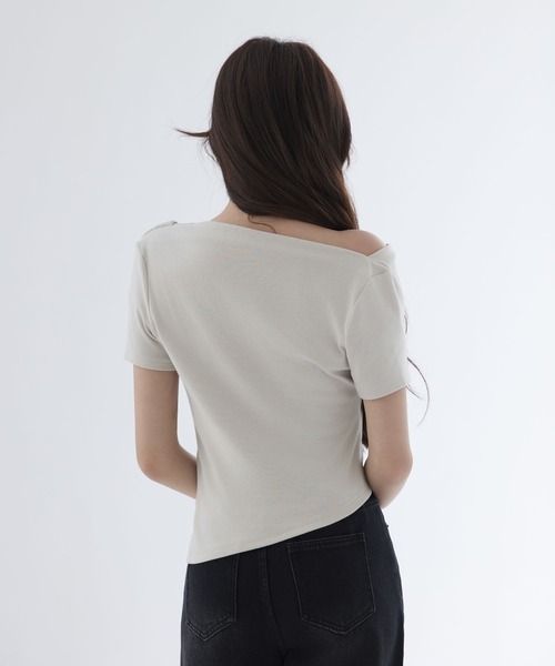 SAISON DE PAPILLON(セゾンドパピヨン)の「ドレープネックアシンメトリーカットソー【ZOZOTOWN限定アイテム】(Tシャツ/カットソー・レディース・チャコール/ホワイト/ブラック/グレー・フリー)」の10枚目の写真