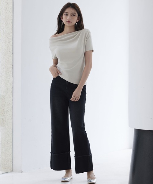 SAISON DE PAPILLON(セゾンドパピヨン)の「ドレープネックアシンメトリーカットソー【ZOZOTOWN限定アイテム】(Tシャツ/カットソー・レディース・チャコール/ホワイト/ブラック/グレー・フリー)」の11枚目の写真