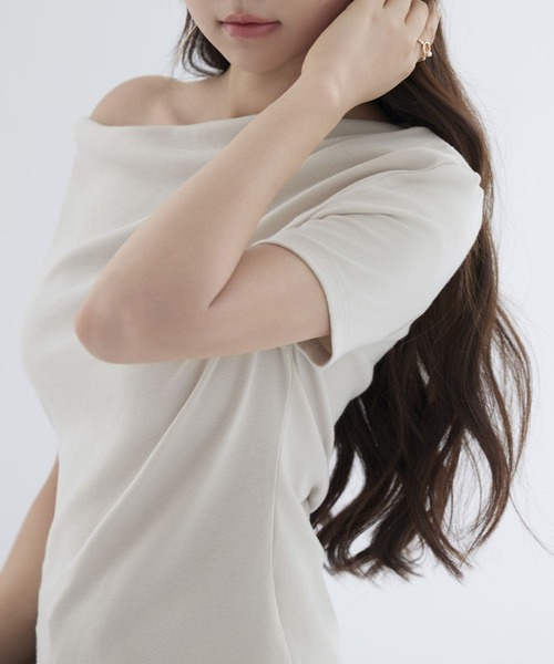SAISON DE PAPILLON(セゾンドパピヨン)の「ドレープネックアシンメトリーカットソー【ZOZOTOWN限定アイテム】(Tシャツ/カットソー・レディース・チャコール/ホワイト/ブラック/グレー・フリー)」の15枚目の写真