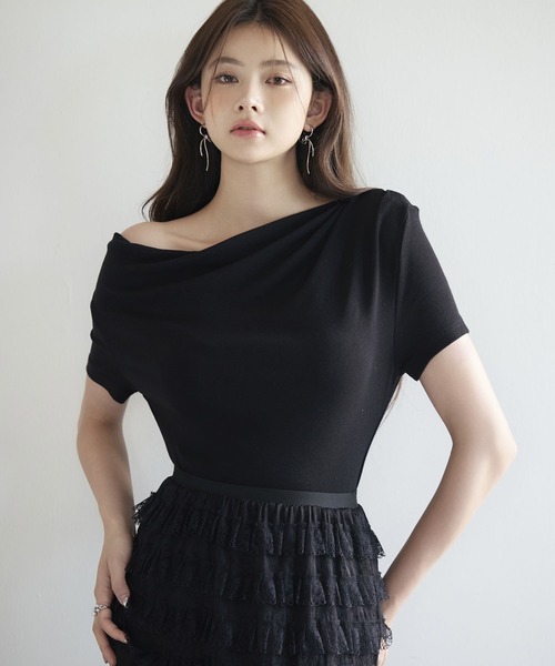 SAISON DE PAPILLON(セゾンドパピヨン)の「ドレープネックアシンメトリーカットソー【ZOZOTOWN限定アイテム】(Tシャツ/カットソー・レディース・チャコール/ホワイト/ブラック/グレー・フリー)」の17枚目の写真