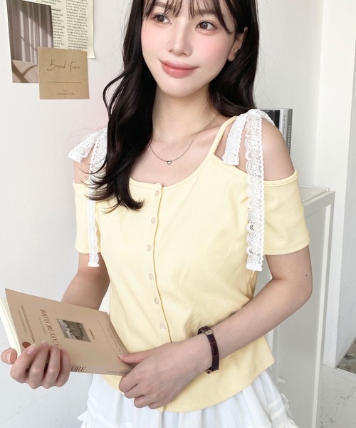 moment+(モーメントプラス)の「オフショルレースリボントップス(Tシャツ/カットソー・レディース・ブルー/イエロー/ブラック/アイボリー/オフホワイト/ピンク・M)」の5枚目の写真