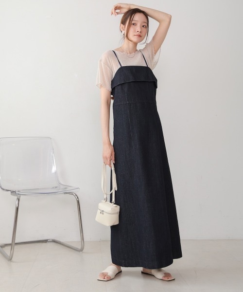 Bab(バブ)の「【低身長向けサイズあり】デニムキャミワンピース(ワンピース・レディース・インディゴブルー/オフホワイト/ライトブルー・SMALL/MEDIUM)」の6枚目の写真