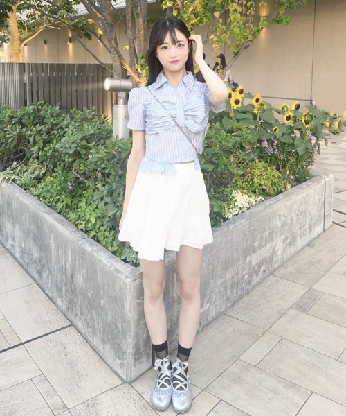 Mejoul(メジュール)の「レースアップ クロスストラップ リボンフラットバレエシューズ(バレエシューズ・レディース・シルバー/ホワイト・M/L)」の15枚目の写真