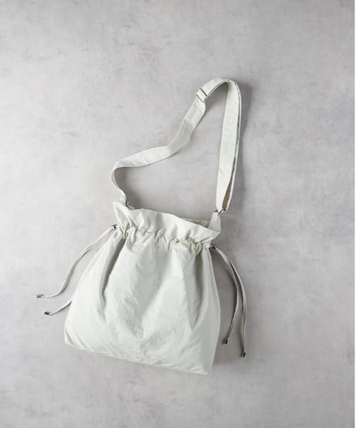 Right-on（ライトオン）の「【HONEYSUCKLE ROSE】ドロストショルダー（ショルダーバッグ・レディース・ブラック/サックスブルー/オフホワイト・ONE SIZE）」の2枚目の写真