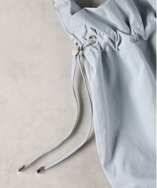 Right-on（ライトオン）の「【HONEYSUCKLE ROSE】ドロストショルダー（ショルダーバッグ・レディース・ブラック/サックスブルー/オフホワイト・ONE SIZE）」の6枚目の写真