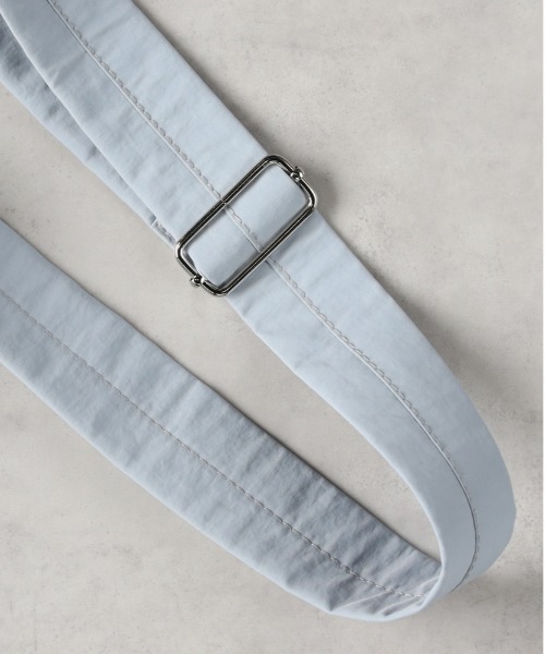 Right-on（ライトオン）の「【HONEYSUCKLE ROSE】ドロストショルダー（ショルダーバッグ・レディース・ブラック/サックスブルー/オフホワイト・ONE SIZE）」の5枚目の写真