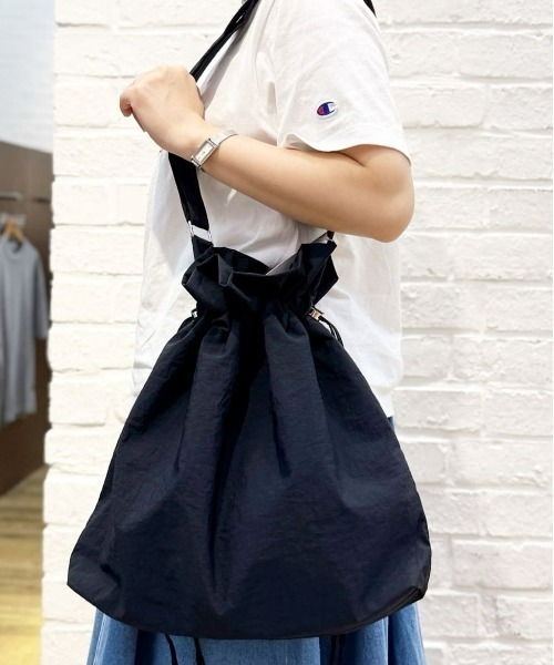 Right-on（ライトオン）の「【HONEYSUCKLE ROSE】ドロストショルダー（ショルダーバッグ・レディース・ブラック/サックスブルー/オフホワイト・ONE SIZE）」の4枚目の写真