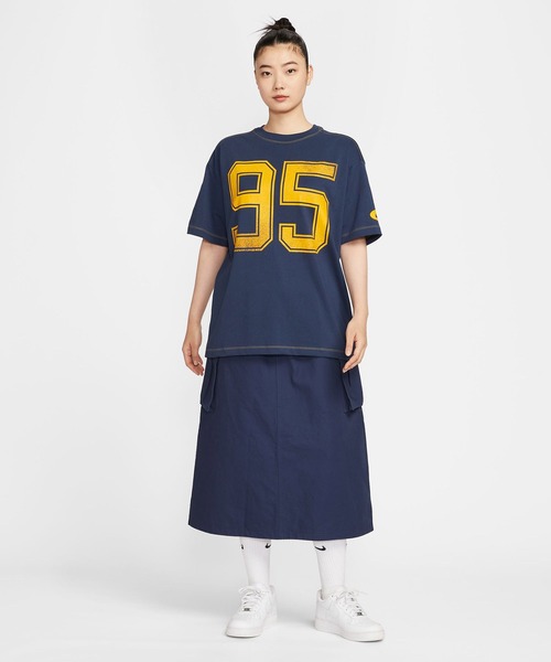 NIKE(ナイキ)の「NIKE AS W NSW STREET SS OS TEE / ナイキ ウィメンズ NSW ストリート OS S/S Tシャツ 【SP】(Tシャツ/カットソー・レディース・ブラック/ホワイト/ネイビー・L/M/S)」の4枚目の写真