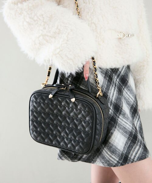 MAJESTIC LEGON(マジェスティックレゴン)の「ハートキルティングスクエアバッグ(ショルダーバッグ・レディース・アイボリー/ブラック/ピンク・FREE)」の1枚目の写真