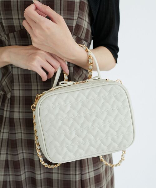 MAJESTIC LEGON(マジェスティックレゴン)の「ハートキルティングスクエアバッグ(ショルダーバッグ・レディース・アイボリー/ブラック/ピンク・FREE)」の12枚目の写真