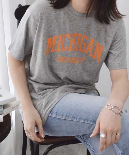 spiritoso(スピリトーゾ)の「【spiritoso】MICHIGAN カレッジTシャツ(Tシャツ/カットソー・レディース・ホワイト系その他2/ブラック系その他/杢グレー/ブラック系その他2/ライトブルー/ネイビー/ロイヤルブルー/ホワイト系その他/グリーン/ピンク/ピンク系その他2・SMALL/MEDIUM/LARGE/X-LARGE)」の5枚目の写真