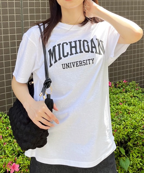 spiritoso(スピリトーゾ)の「【spiritoso】MICHIGAN カレッジTシャツ(Tシャツ/カットソー・レディース・ホワイト系その他2/ブラック系その他/杢グレー/ブラック系その他2/ライトブルー/ネイビー/ロイヤルブルー/ホワイト系その他/グリーン/ピンク/ピンク系その他2・SMALL/MEDIUM/LARGE/X-LARGE)」の2枚目の写真