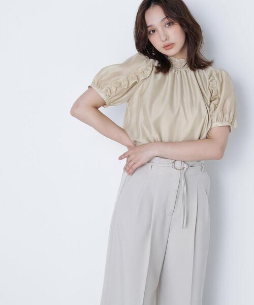 NATURAL BEAUTY BASIC(ナチュラルビューティーベーシック)の「◇シャーリングネックフリルブラウス(シャツ/ブラウス・レディース・イエロー/ブラック/オフホワイト・MEDIUM/SMALL)」の3枚目の写真