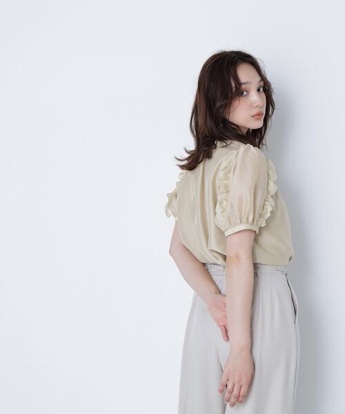 NATURAL BEAUTY BASIC(ナチュラルビューティーベーシック)の「◇シャーリングネックフリルブラウス(シャツ/ブラウス・レディース・イエロー/ブラック/オフホワイト・MEDIUM/SMALL)」の15枚目の写真