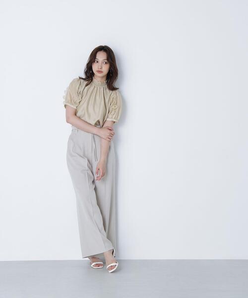 NATURAL BEAUTY BASIC(ナチュラルビューティーベーシック)の「◇シャーリングネックフリルブラウス(シャツ/ブラウス・レディース・イエロー/ブラック/オフホワイト・MEDIUM/SMALL)」の14枚目の写真
