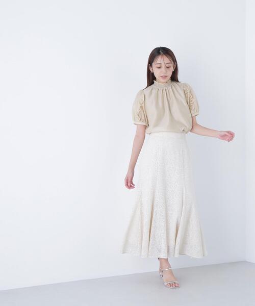 NATURAL BEAUTY BASIC(ナチュラルビューティーベーシック)の「◇シャーリングネックフリルブラウス(シャツ/ブラウス・レディース・イエロー/ブラック/オフホワイト・MEDIUM/SMALL)」の12枚目の写真