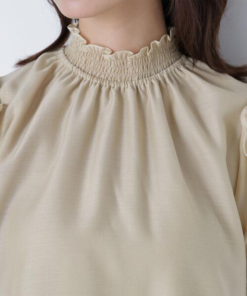 NATURAL BEAUTY BASIC(ナチュラルビューティーベーシック)の「◇シャーリングネックフリルブラウス(シャツ/ブラウス・レディース・イエロー/ブラック/オフホワイト・MEDIUM/SMALL)」の7枚目の写真