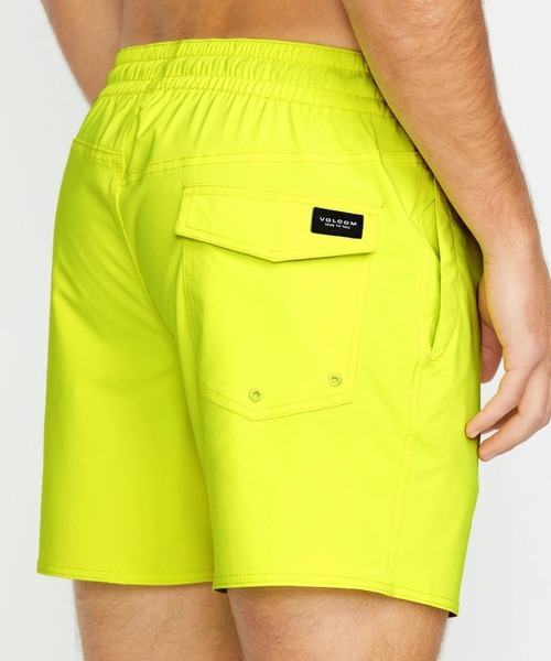 VOLCOM（ボルコム）の「【VOLCOM/ボルコム】Lido Solid Trunks/ウエストゴムストレッチワンポイントサーフトランクス・ボードショーツ・バギーショーツ(水着)（水着・メンズ・ブラック/レッド系その他/イエロー系その他・SMALL/MEDIUM/LARGE）」の14枚目の写真