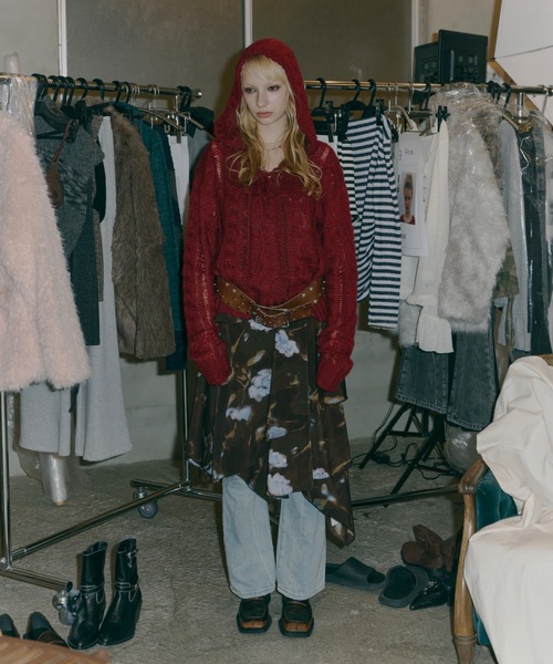 SHAGGIE（シャギー）の「レースアップフーディールーズニット（ニット/セーター・レディース・レッド/ホワイト/ブラック・FREE）」の8枚目の写真